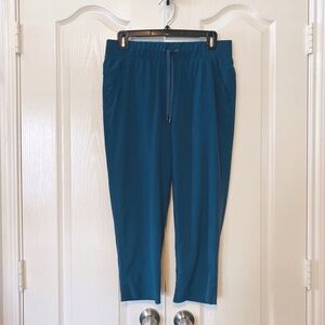 Woman’s Champion Tracking Jogger cropped pants size M blue